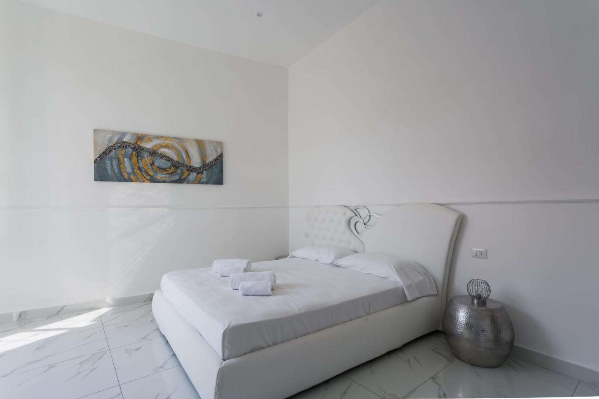 Golden Suites By Dimorra Napoli Bagian luar foto