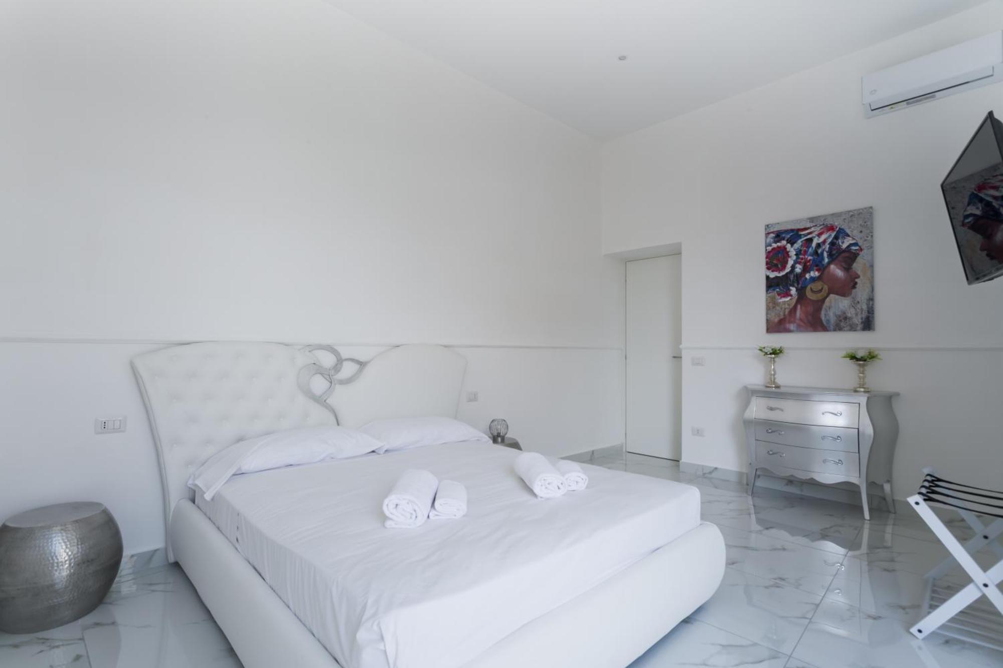 Golden Suites By Dimorra Napoli Bagian luar foto