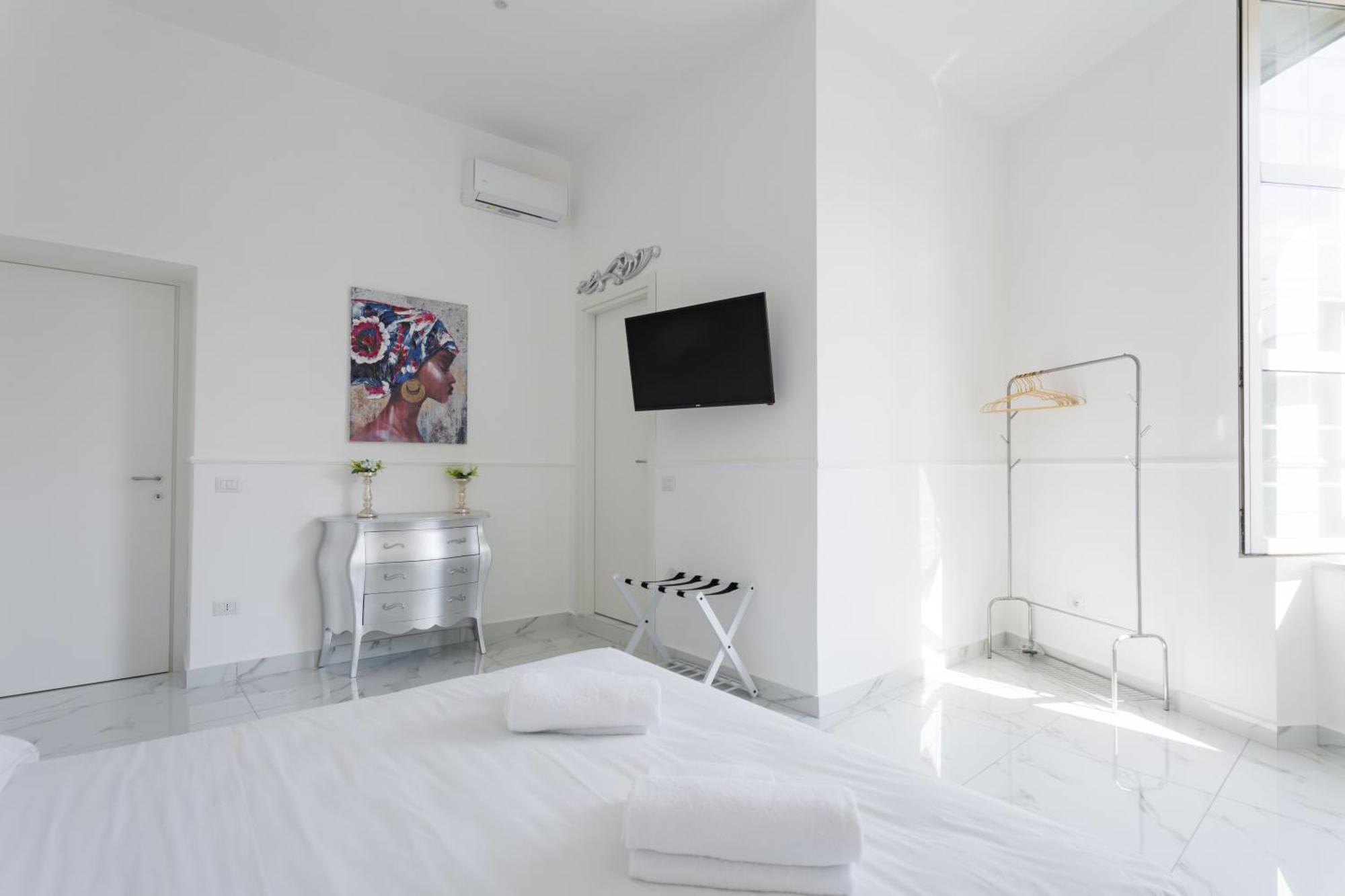 Golden Suites By Dimorra Napoli Bagian luar foto