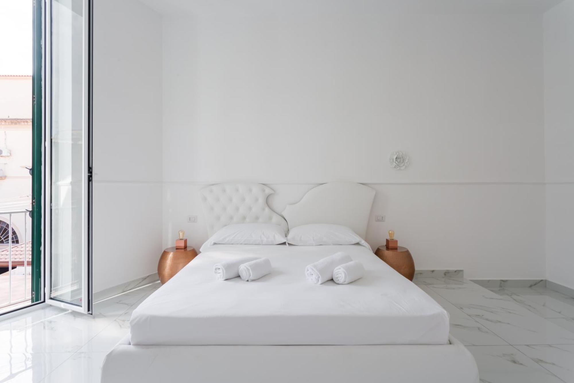 Golden Suites By Dimorra Napoli Bagian luar foto