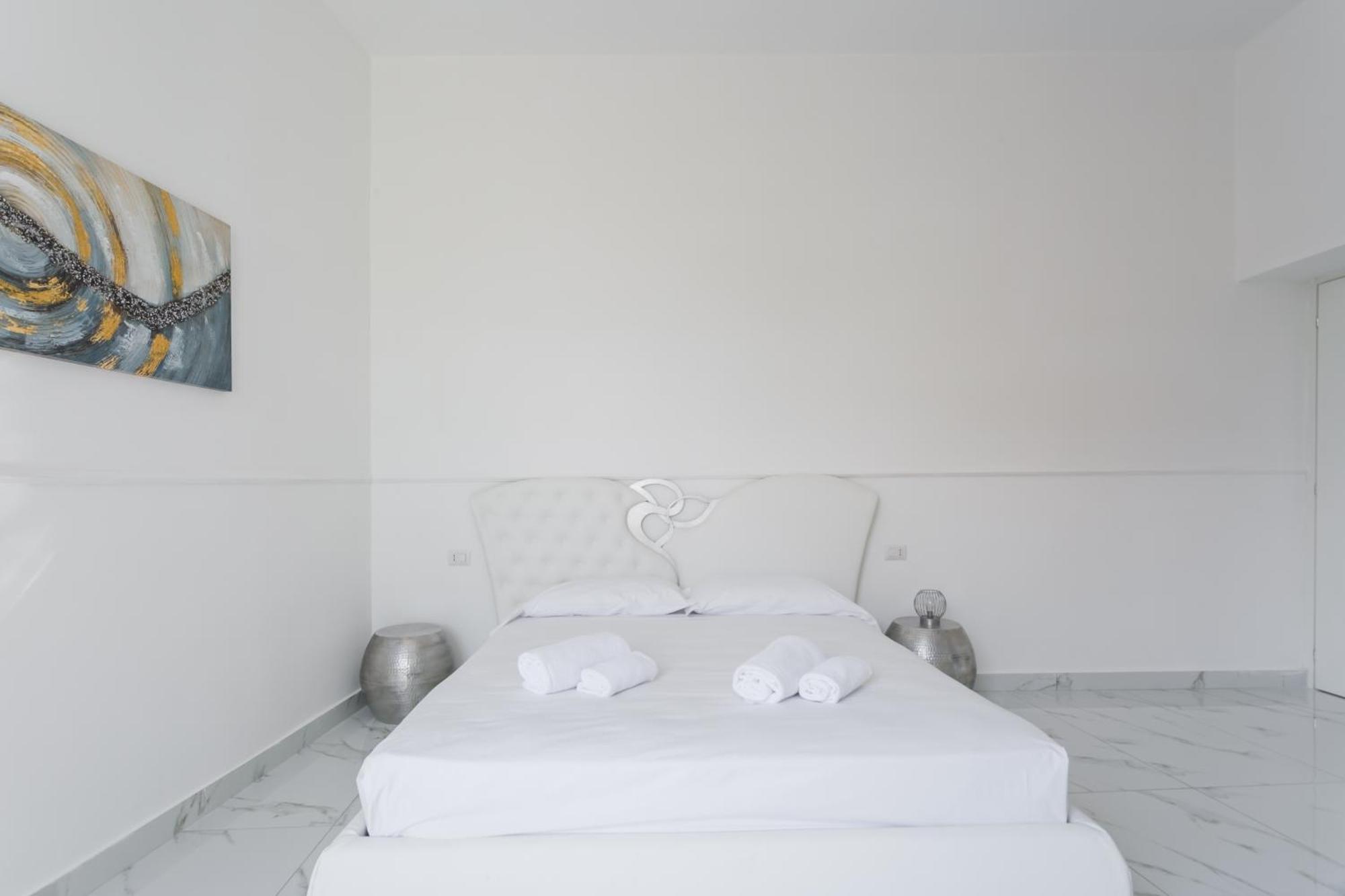 Golden Suites By Dimorra Napoli Bagian luar foto