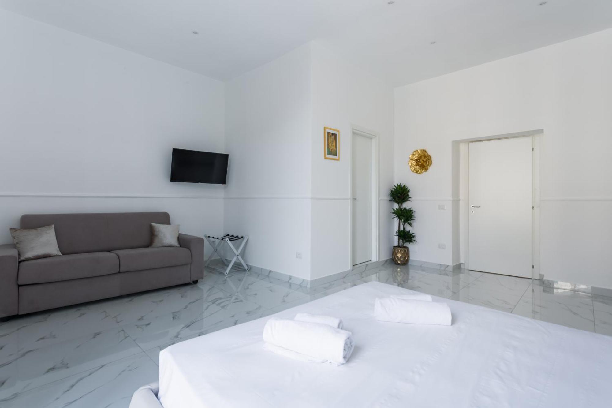 Golden Suites By Dimorra Napoli Bagian luar foto