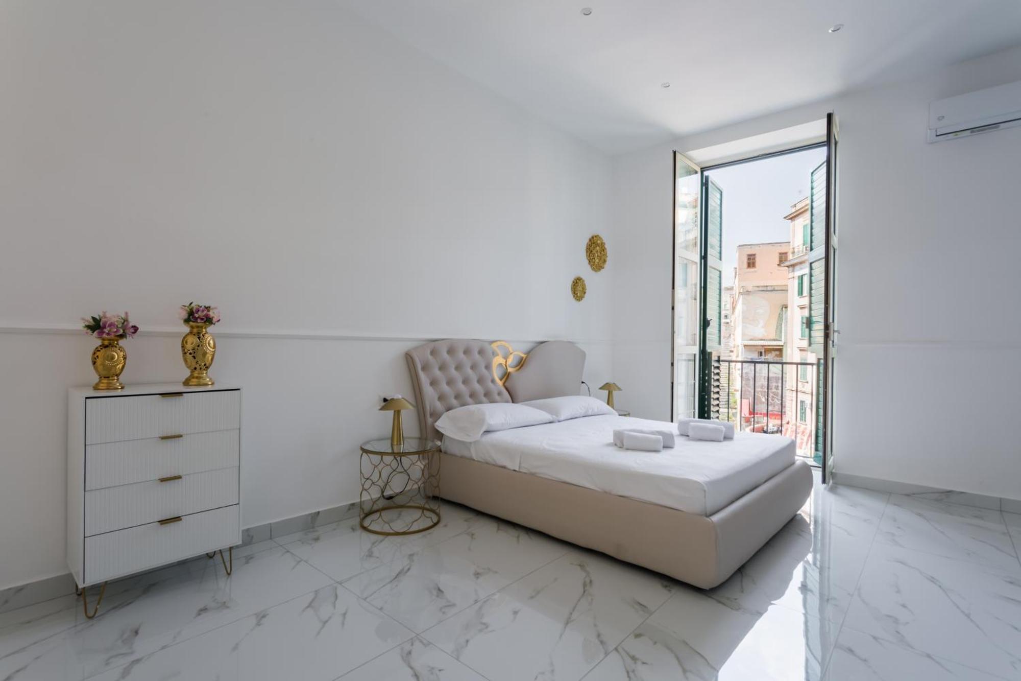Golden Suites By Dimorra Napoli Bagian luar foto