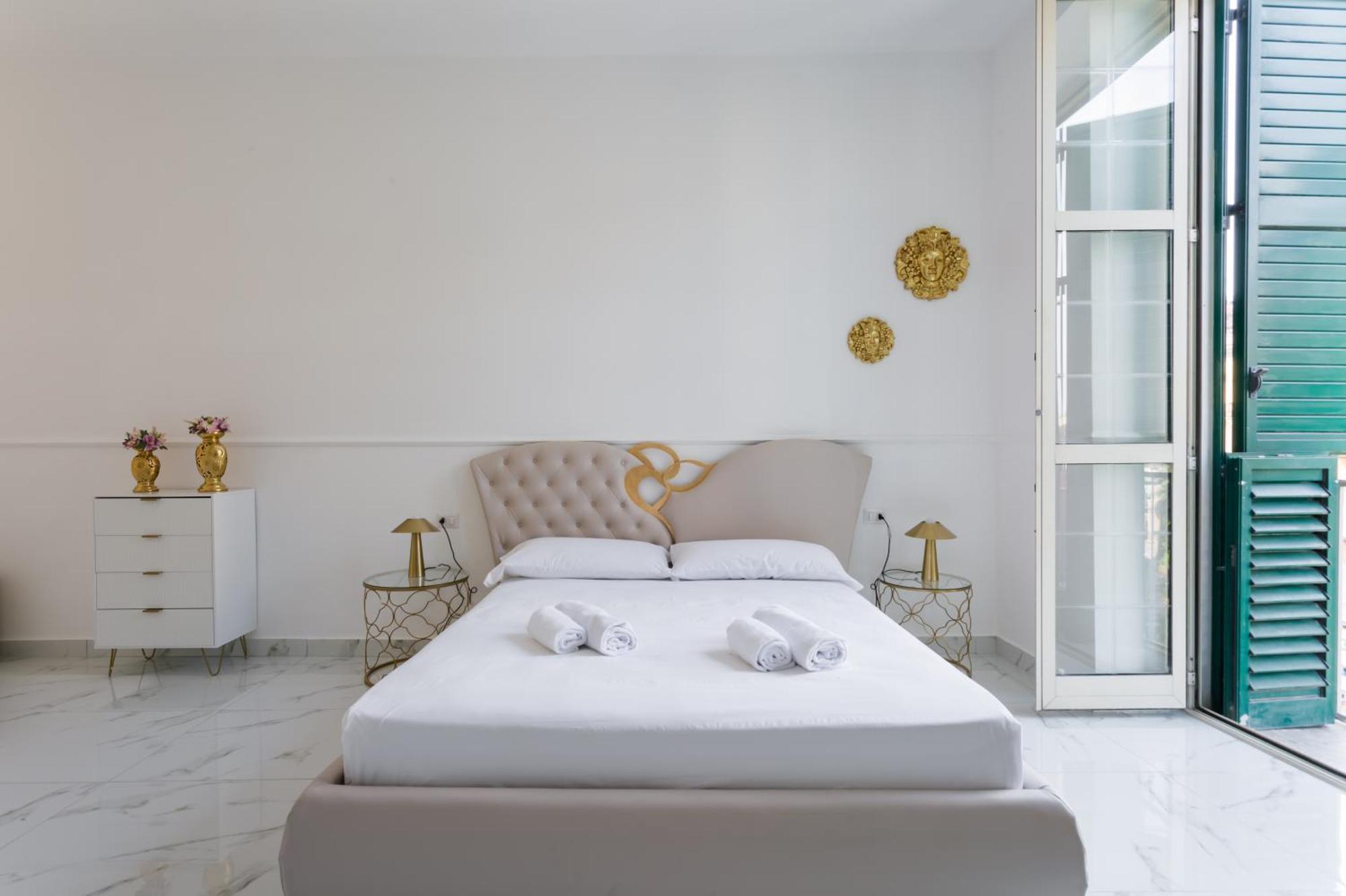 Golden Suites By Dimorra Napoli Bagian luar foto
