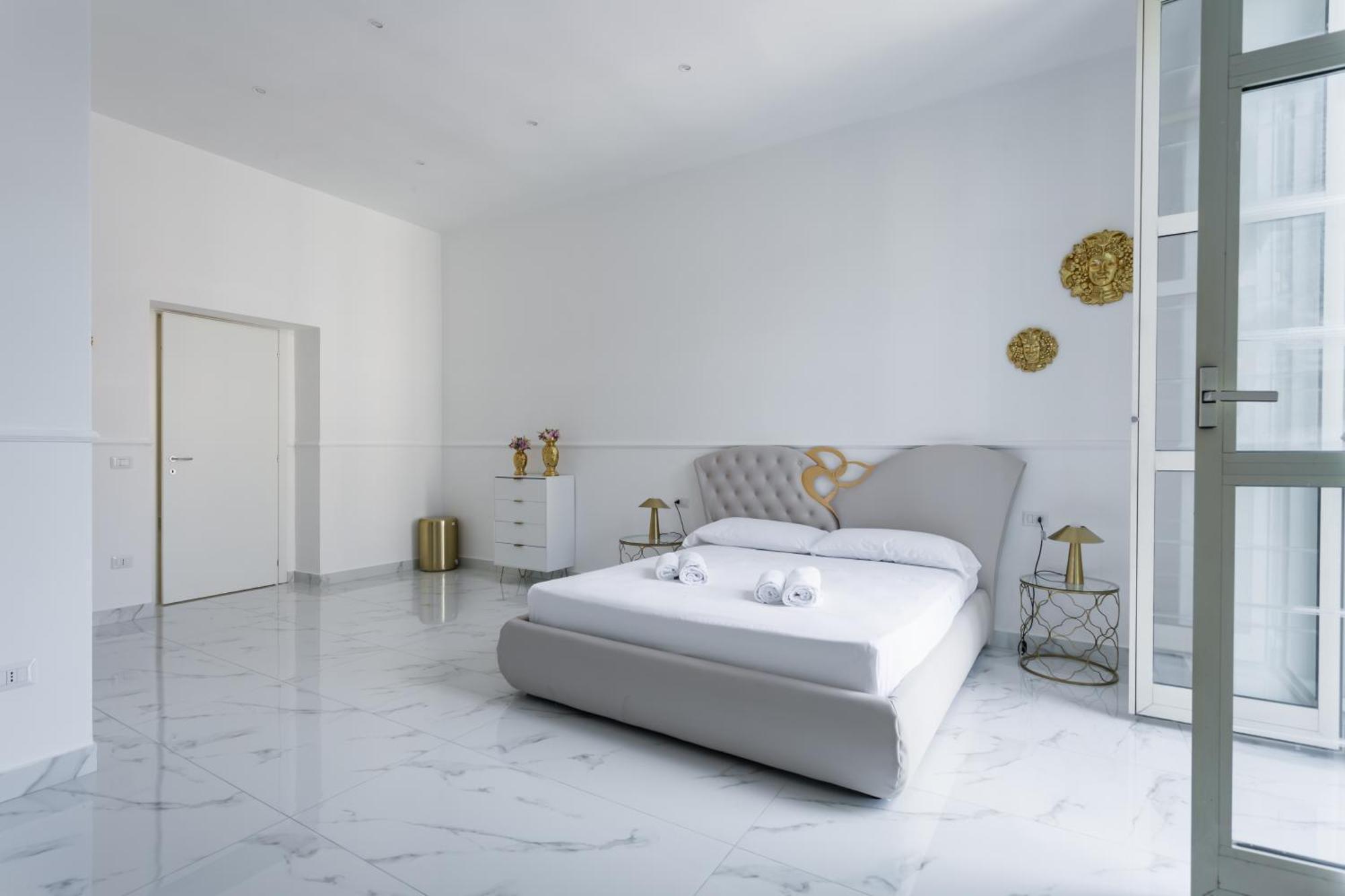 Golden Suites By Dimorra Napoli Bagian luar foto