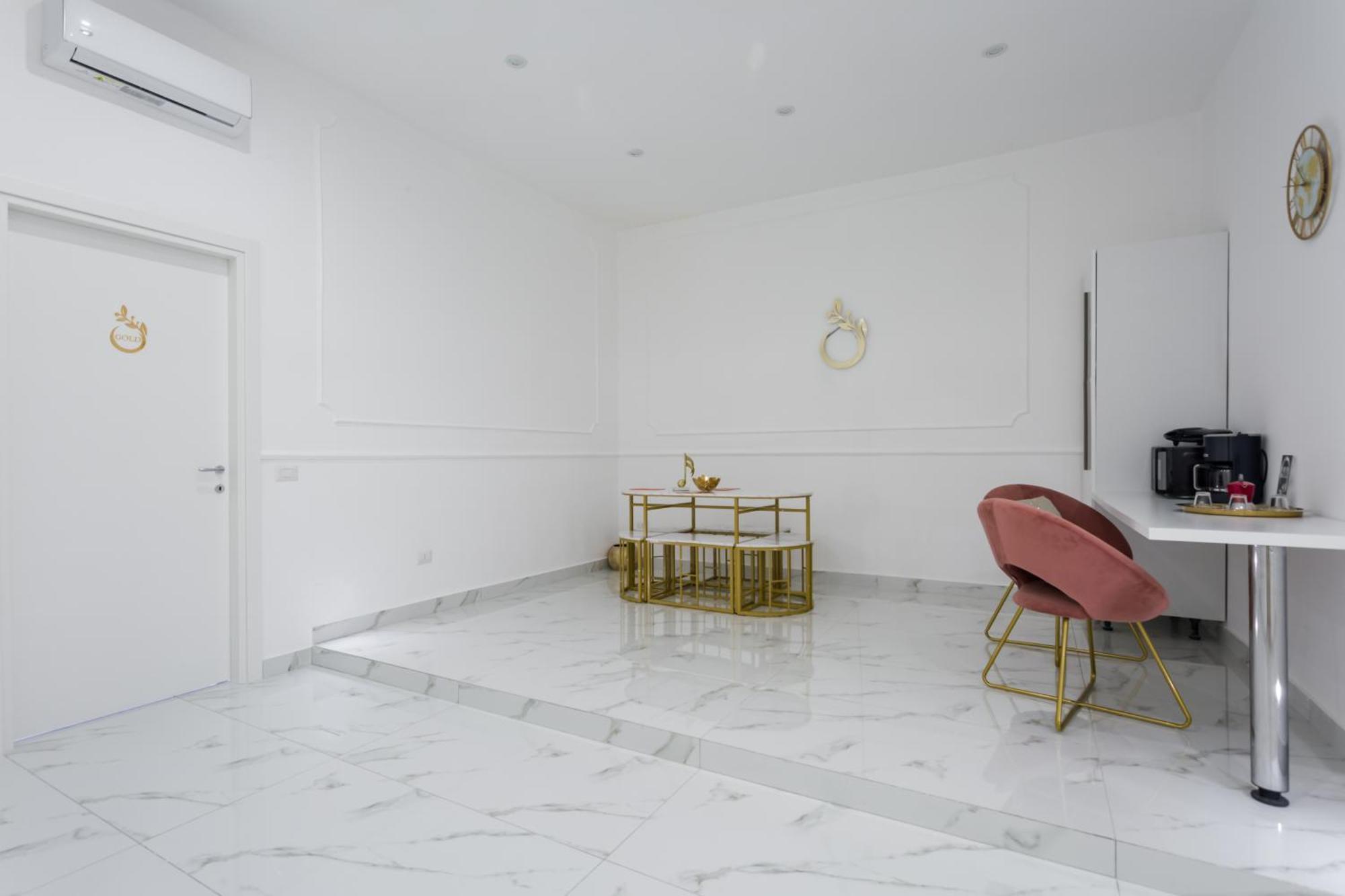 Golden Suites By Dimorra Napoli Bagian luar foto