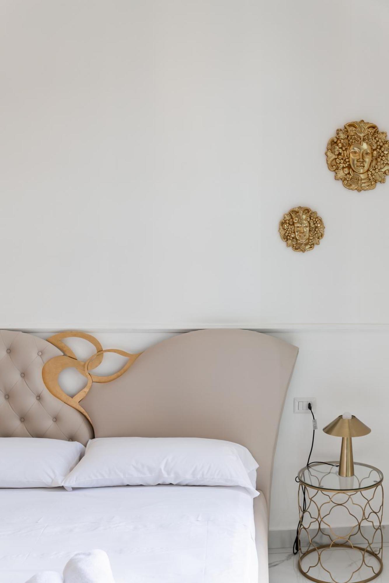 Golden Suites By Dimorra Napoli Bagian luar foto
